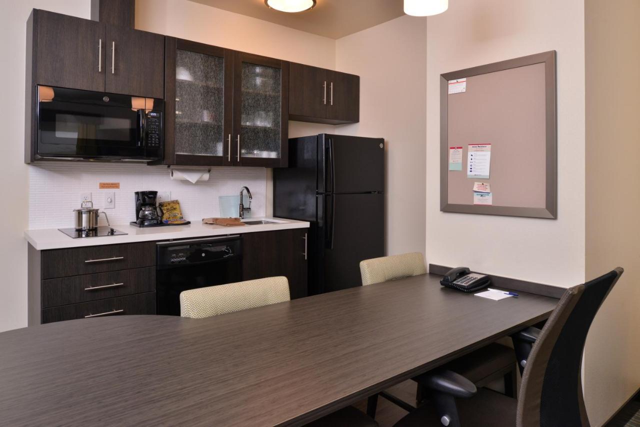 One-Bedroom King Suite