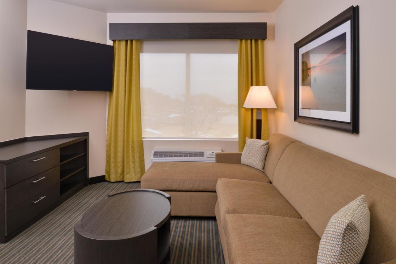 One-Bedroom King Suite