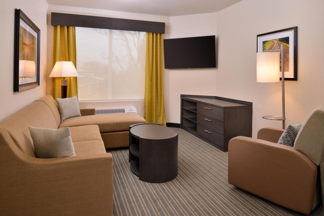 One-Bedroom King Suite